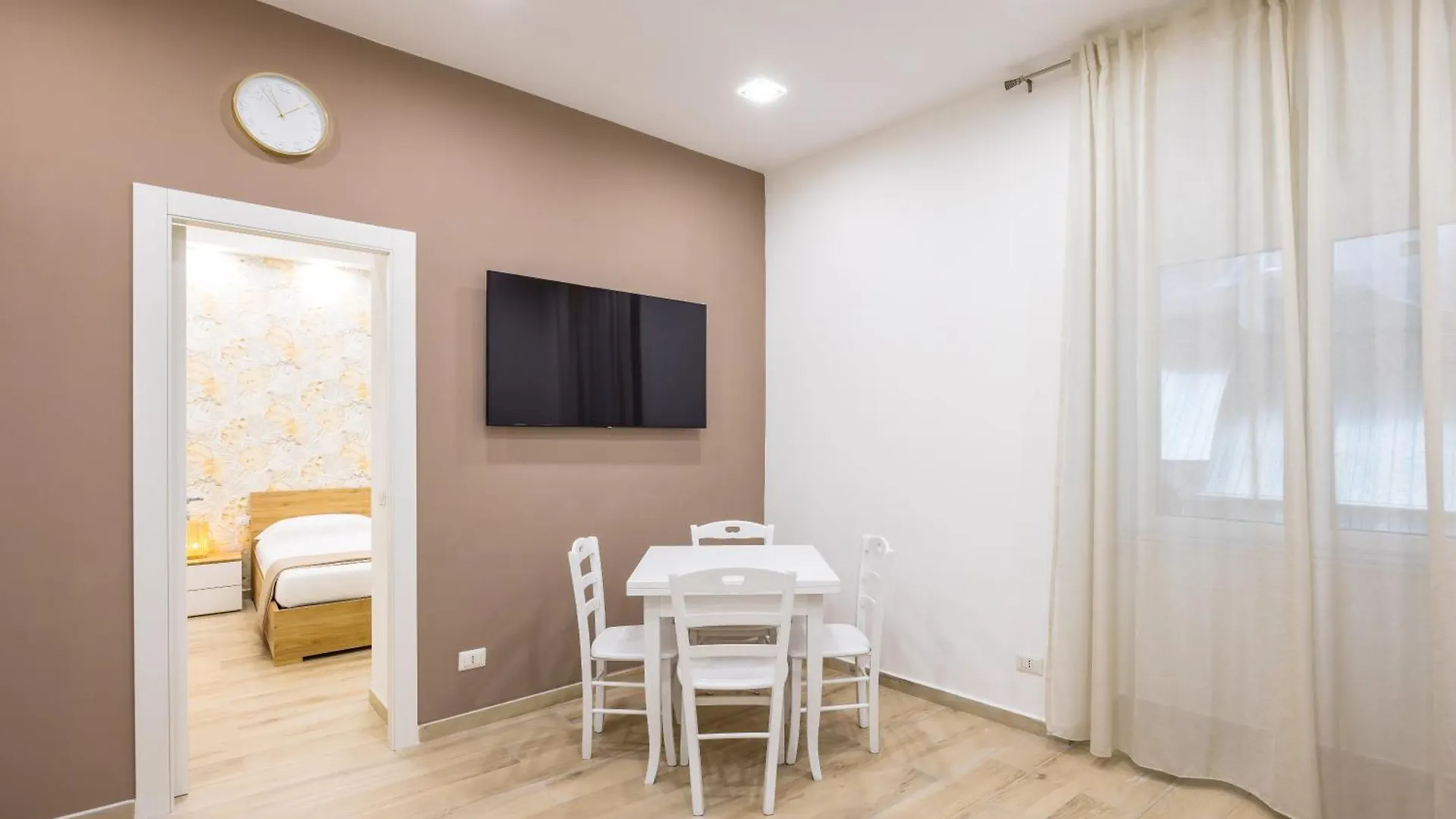 Dcr House Murales Naples Apartment