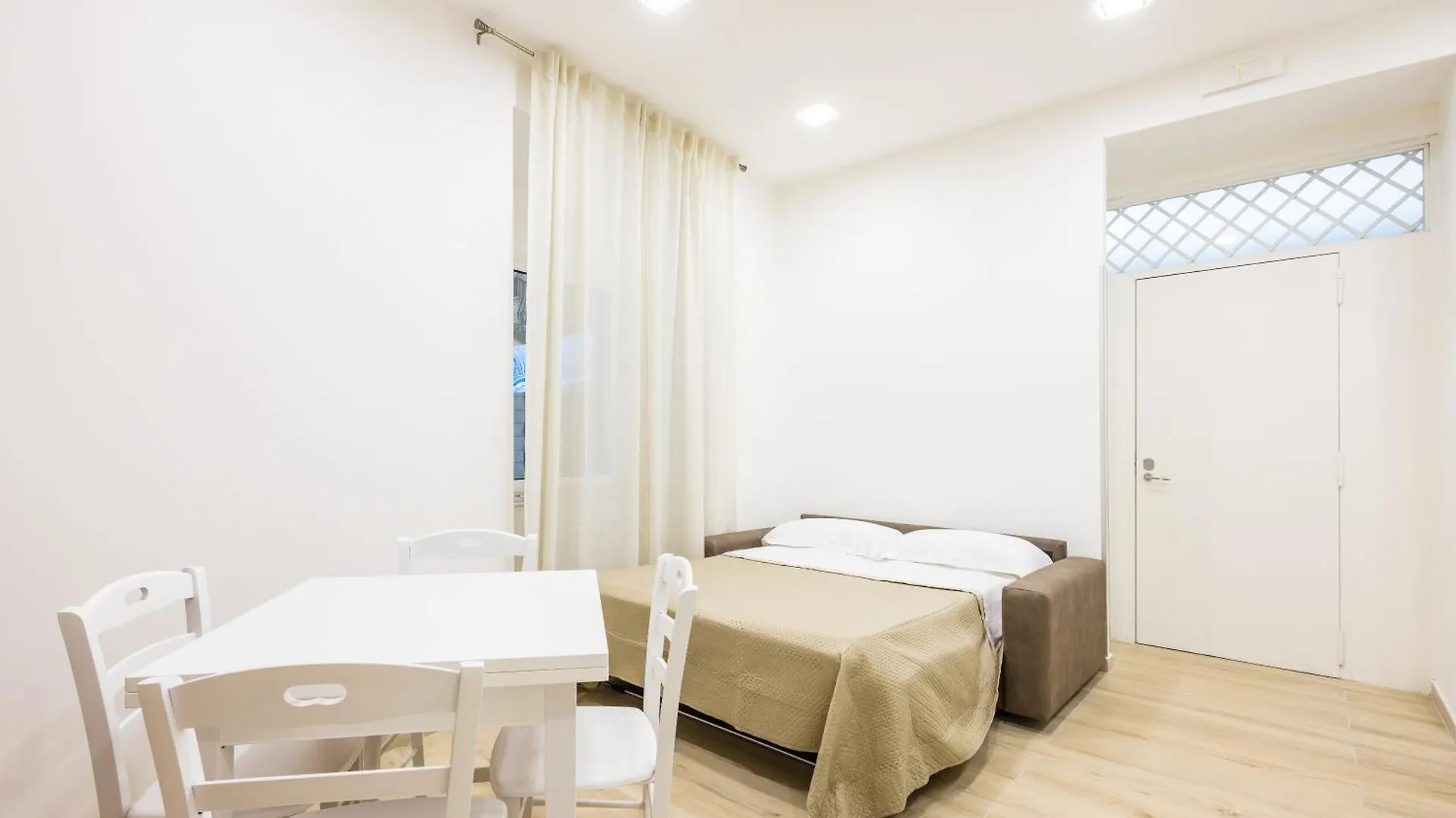 Apartment Dcr House Murales Naples