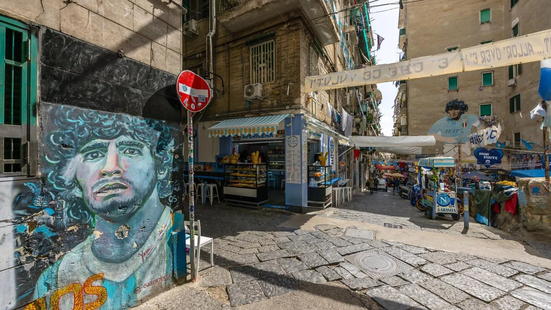 Apartment Dcr House Murales Naples Italy