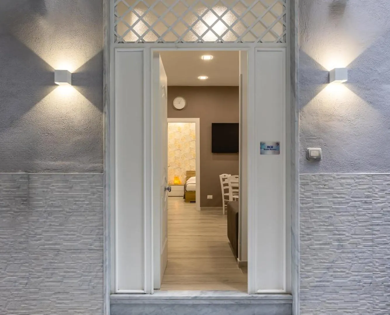 Dcr House Murales Naples Apartment